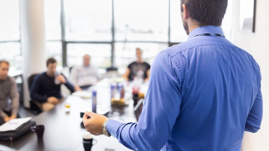 ビジネス英語【会議・プレゼン編】ネイティブが使うカジュアルフレーズ30選_1